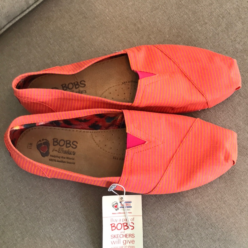 NWT BOBS by Skechers lightweight, flexible slip on shoes women’s size 11